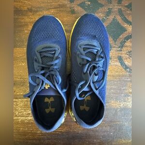 Men's 8.5 Under Armour Notre Dame Fighting Irish HOVR Sonic 5 Running Shoes